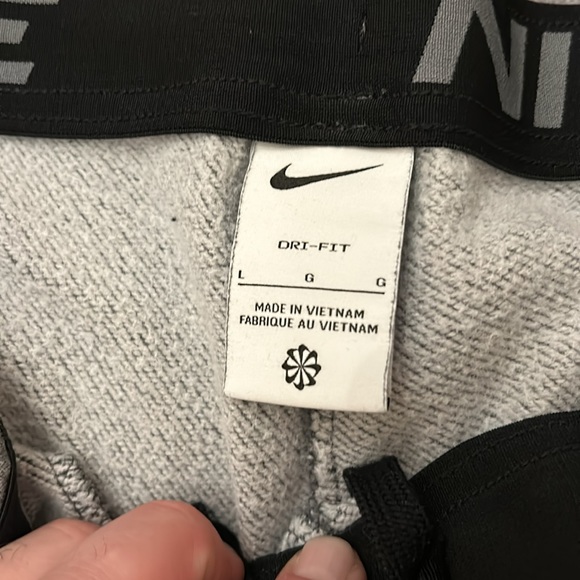 Nike Dri-Fit Men’s Size Large Grey/Black. - Picture 3 of 4